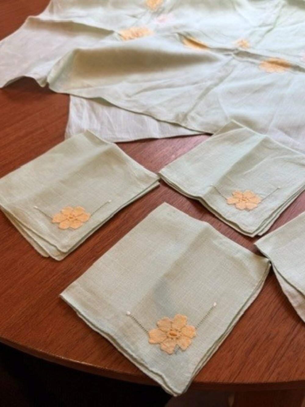 Vintage Handmade Green Floral Applique Tablecloth 33.5" Square & 4 Napkins